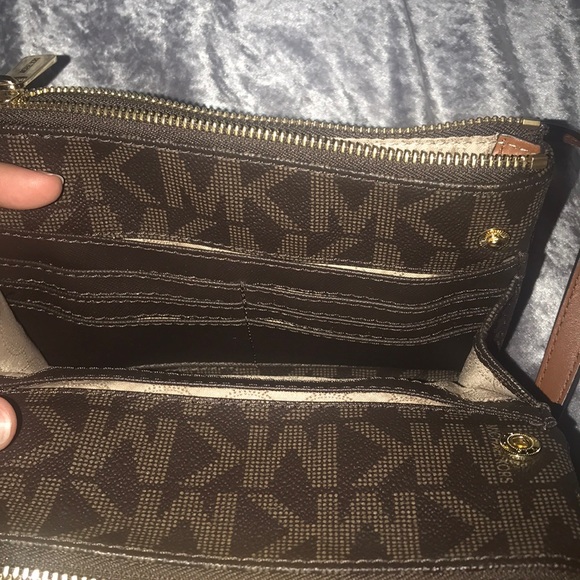 Michael Kors wallet purse - Picture 3 of 3